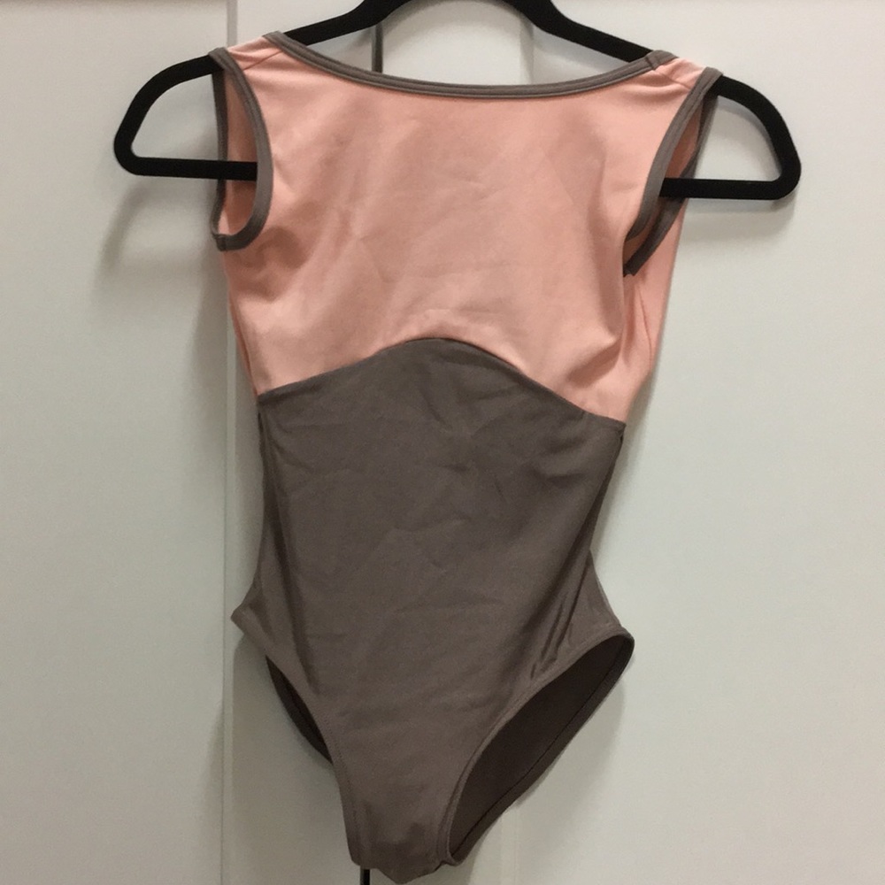 Yumiko Sofiane Leotard